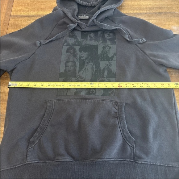 Taylor Swift The Eras Tour Black Hoodie Sweatshirt  Large Official Concert Merch - Picture 7 of 15